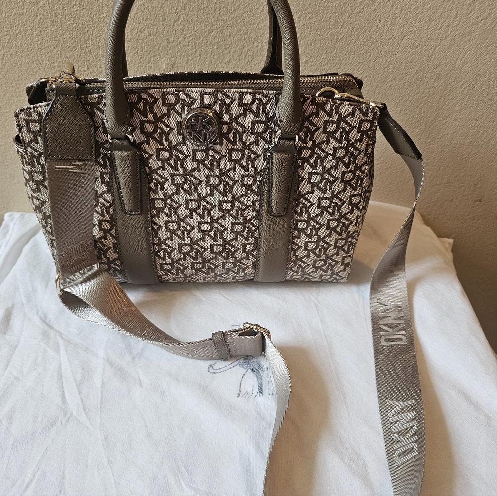 DKNY crossbody bag - Picture 7 of 9